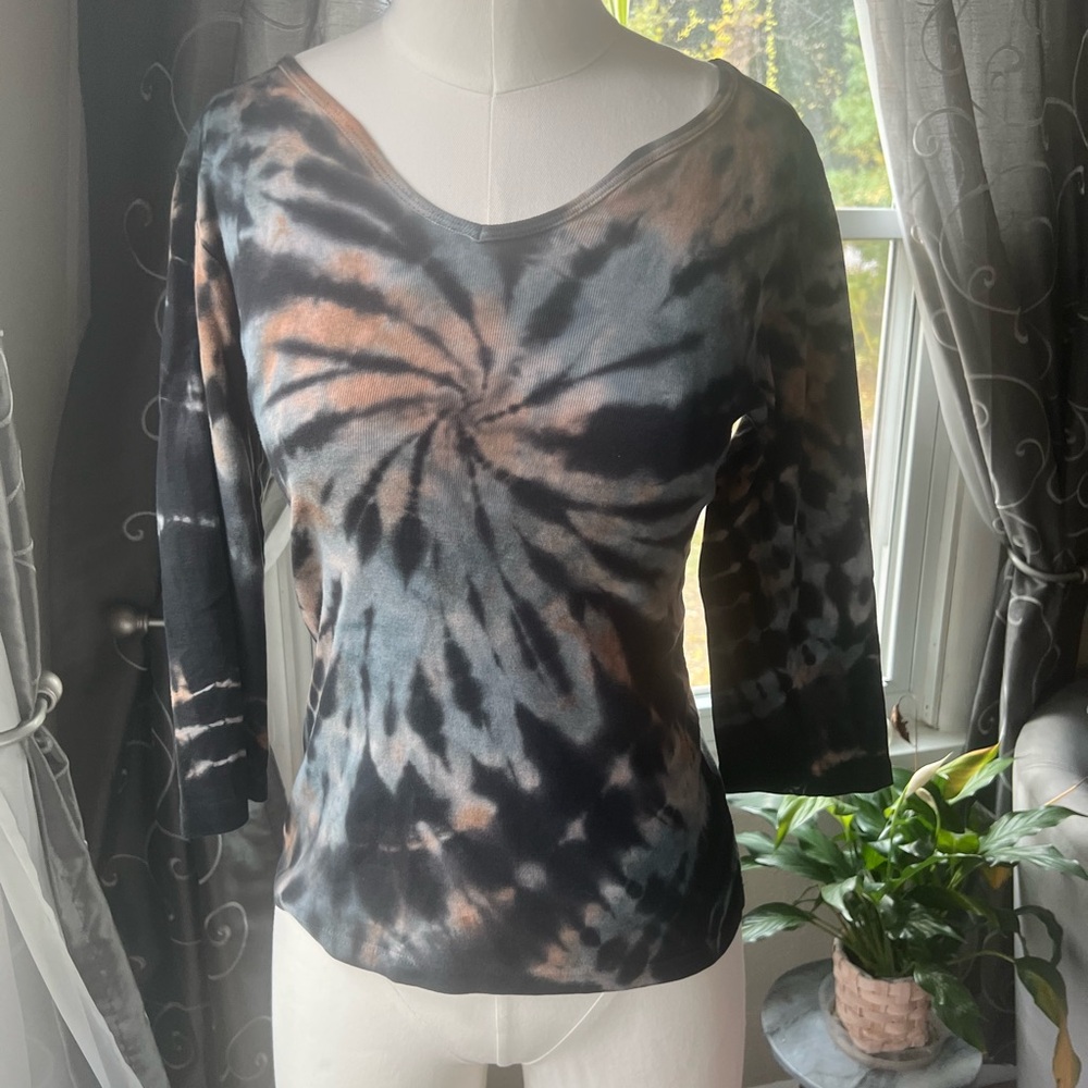 Chic Tie-Dye Long Sleeve Top